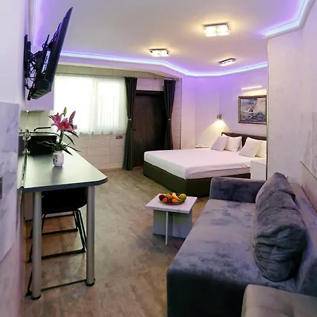 Deluxe 3 Center * Burgas