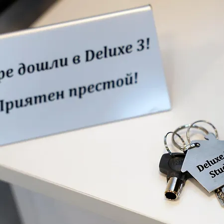 Deluxe 3 Center Apartment