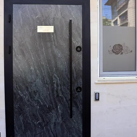 Deluxe 3 Center Apartment *