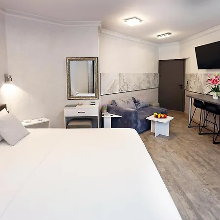 Deluxe 3 Center بورغاس